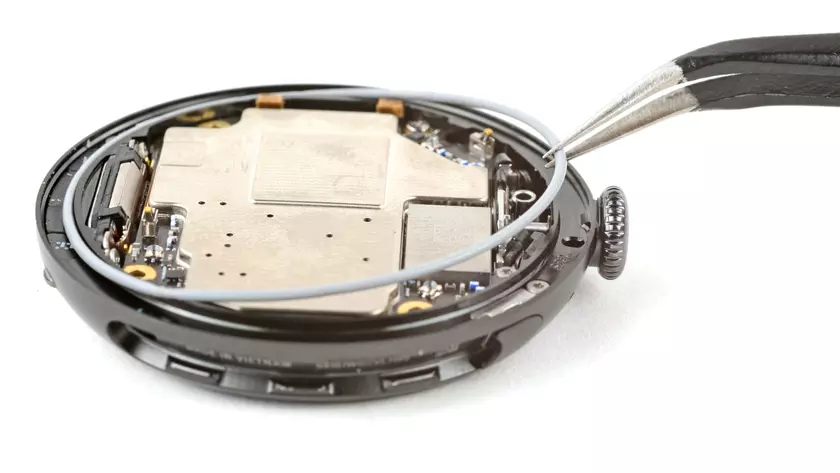 Pixel Watch 4: Стоит ли доверять герметичности без клея?