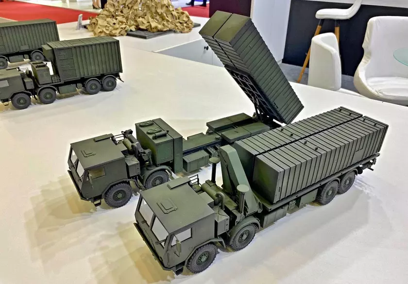 Czechoslovak Group подружила баллистическую ракету KHAN средней дальности с пусковой установкой на шасси Tatra 815-7