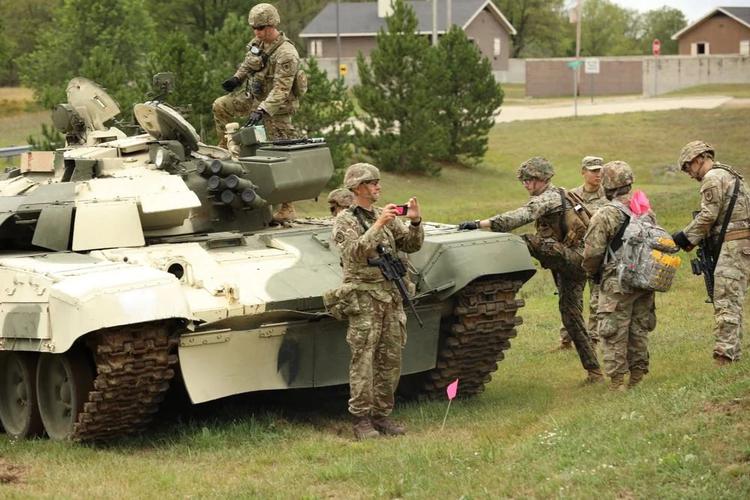 USA undersøker oppgradert T-72 stridsvogn utviklet ...