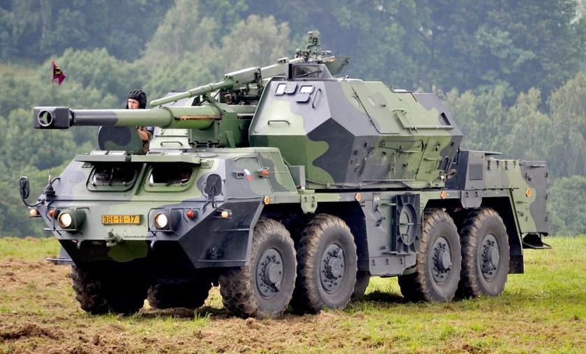 Les forces armées ont démontré le travail du DANA ACS de 152 mm