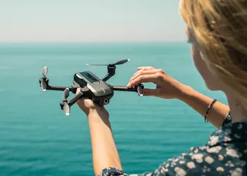 Yuneec Mantis Q: дрон с поддержкой голосового управления и 4К-камерой