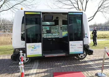 Первые беспилотные автобусы WEpod выехали на дороги Нидерландов