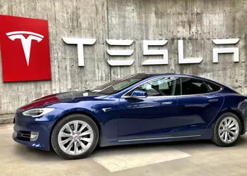 Tesla отзывает более 1,6 млн автомобилей в Китае из-за проблем с автопилотом и замками