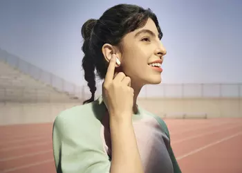 OPPO Enco Buds3: легкие TWS-наушники за 2000 гривен