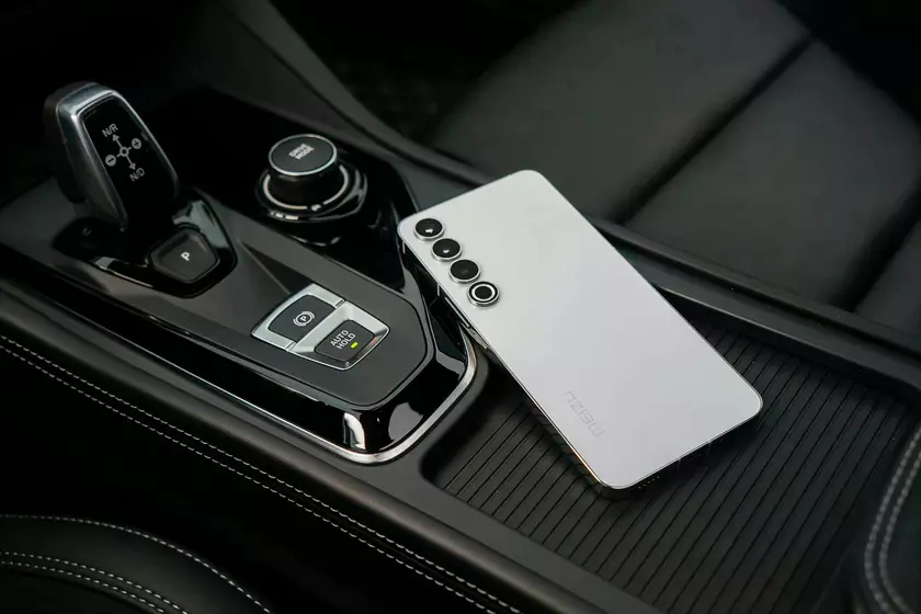 Snapdragon 8 Gen 2, 120-Гц дисплей QHD+ AMOLED E6, 5000 мА*ч и Flyme 10 за $725 – известны характеристики и цена Meizu 20 Pro