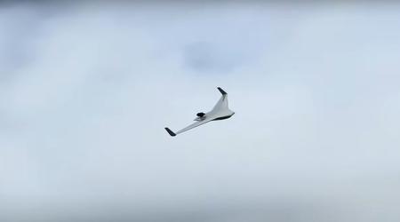 EOS Technologie heeft de Veloce 330 onthuld: een straalaangedreven UAV met verticale start- en landingstechnologie die snelheden tot 400 km/u kan bereiken.