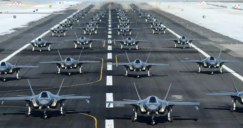 Истребитель пятого поколения F-35 Lightning II завершил критические важные испытания, которые открывают дорогу к полномасштабному производству