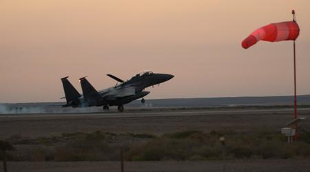 Los cazas F-15E Strike Eagle han llegado a Oriente Medio tras los A-10 Thunderbolt II en medio de un ataque a Israel por parte de militantes de Hamás.