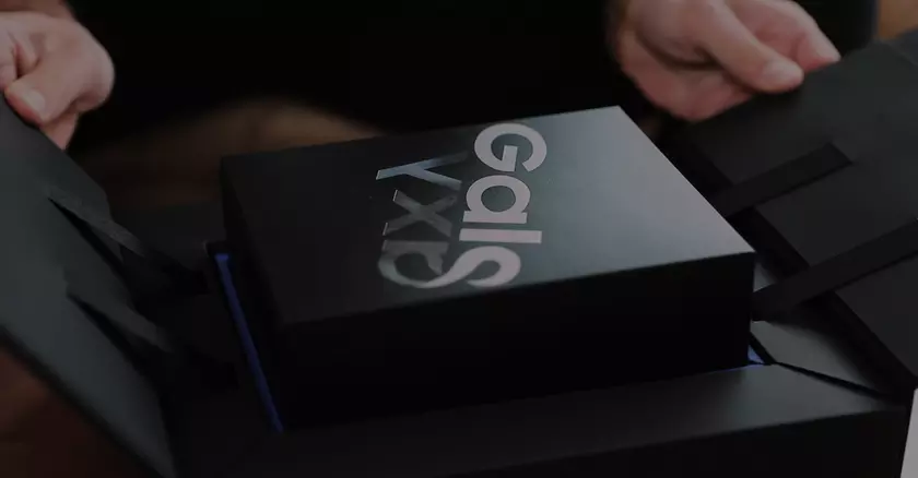 Samsung Galaxy Fold представят в Украине на следующей неделе. Но он уже есть в магазинах