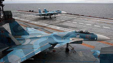 I russi hanno mostrato per la prima volta in video un caccia Su-33 montato sul ponte pochi secondi dopo essersi schiantato nel Mar Mediterraneo nel tentativo di atterrare sulla portaerei Admiral Kuznetsov.