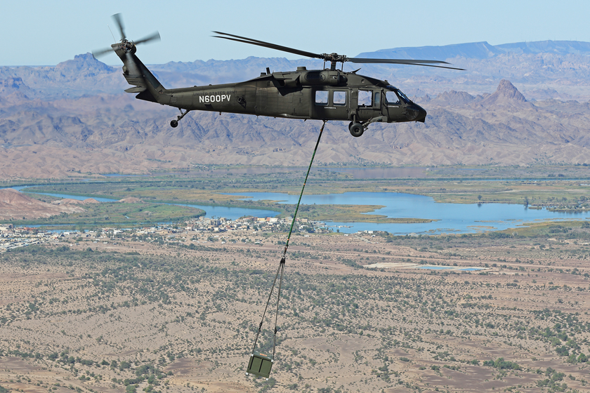 Lockheed Martin ha trasformato un elicottero militare Black Hawk in un drone: ha consegnato con successo un paziente e 1.000 kg di carico
