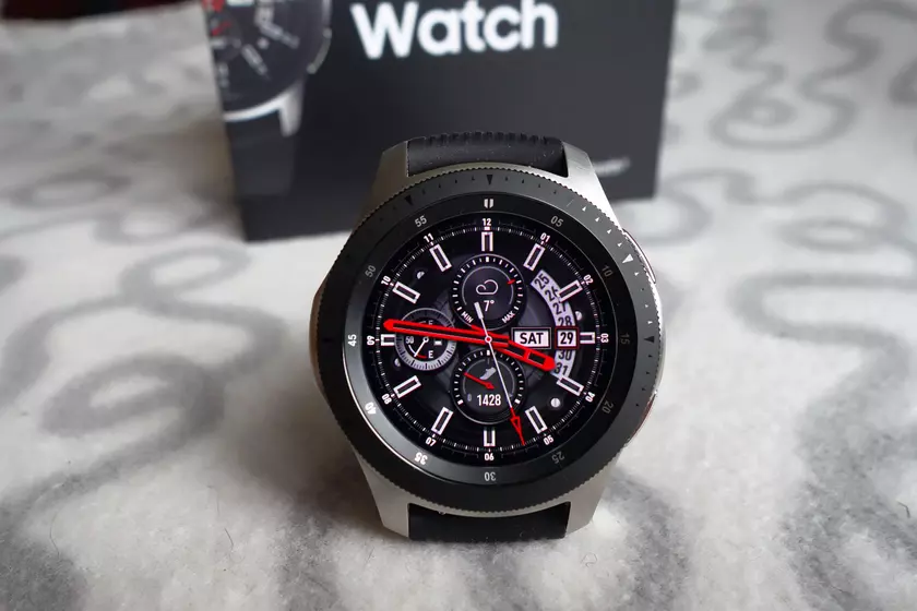 В сеть утекли подробные характеристики и «живые» фотографии смарт-часов Samsung Galaxy Watch 3