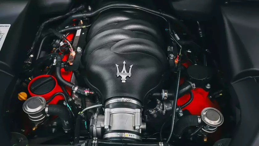 Maserati GranTurismo на дороге во время тестов