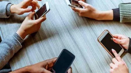 Canadian scientists named the most “smartphone dependent” countries in the world