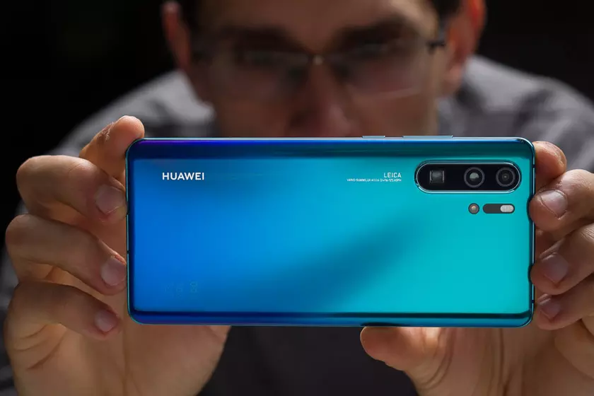 Huawei P30 Pro разобрали на детали: ремонтировать новый флагман будет непросто