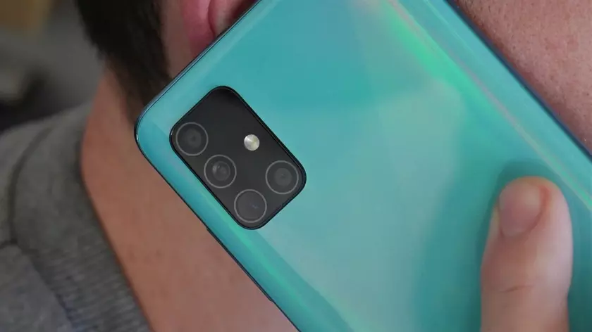 Samsung Galaxy A51 получил первое обновление ПО: исправили ошибки и улучшили камеру