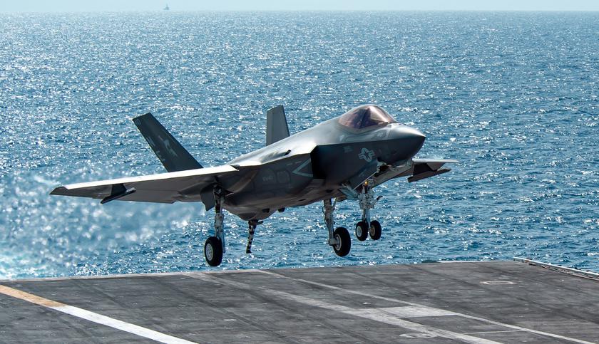 An F-35C fighter jet crashed onto the deck of the aircraft carrier USS Carl Vinson and plunged into the South China Sea due to pilot error