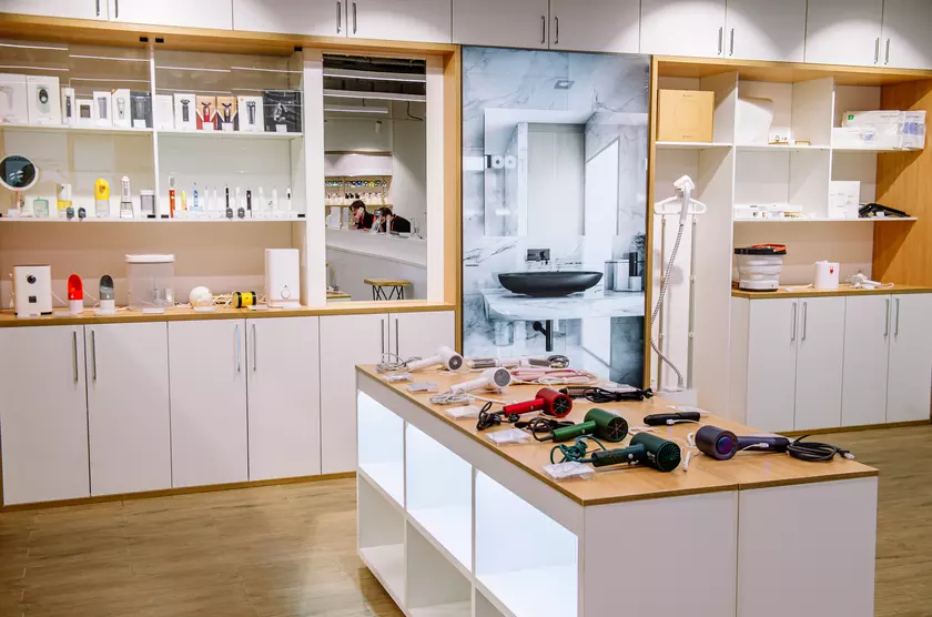 АЛЛО открыла крупнейший монобрендовый магазин Xiaomi площадью 500 квадратных метров: в нем можно купить техники, которой хватит обставить весь дом