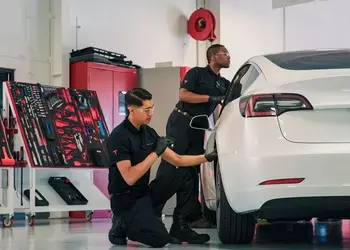 Tesla Model 3 занял последнее место в рейтинге надежности TÜV 2025