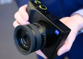 Лучше поздно, чем никогда: камера Zeiss ZX1 с Android на борту стала доступна для предзаказа спустя два года после анонса
