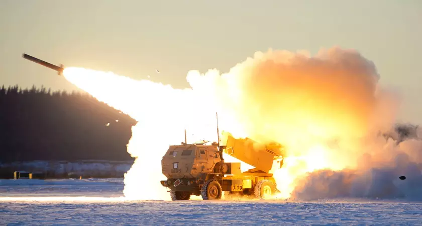 M142 HIMARS сможет уничтожать движущиеся цели управляемыми ракетами GMLRS благодаря коммуникационному модулю RIG-360