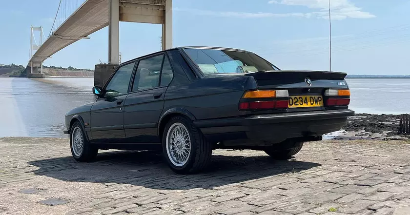 За Кулисами с Крисом Харрисом: Любовь к BMW M5 (E28)