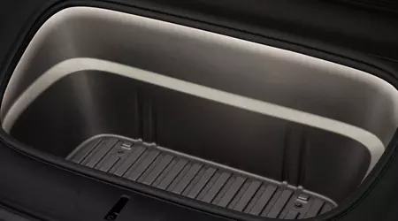 Tesla почала продавати світлодіодну стрічку для переднього багажника Model 3 і Model Y