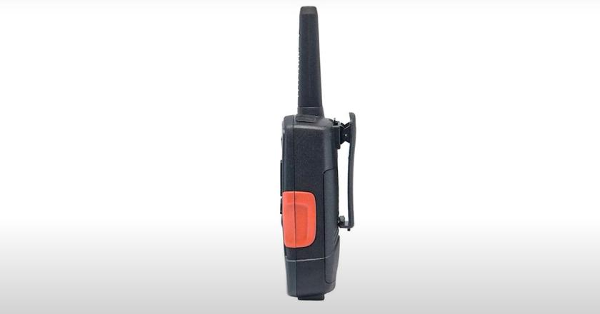 Cobra ACXT1035R walkie talkies for family camping