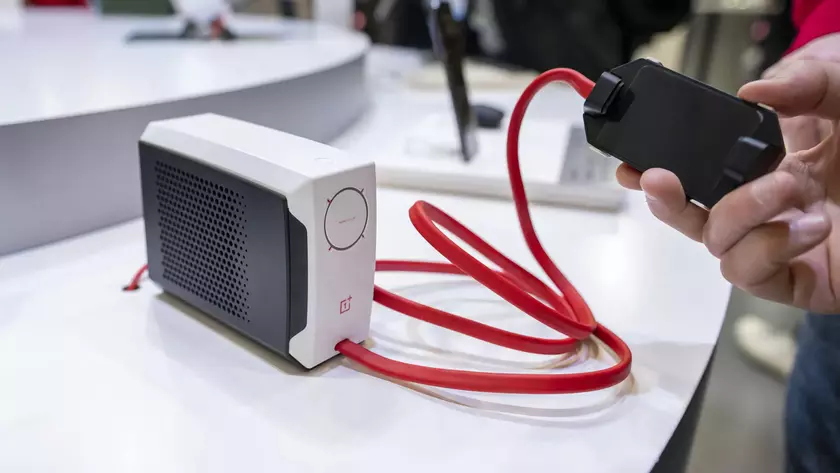 OnePlus представила OnePlus 45W Liquid Cooler: аксессуар, который позволяет снизить температуру смартфона на 20°C