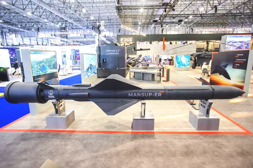 EDGE GROUP представила крылатые ракеты NASEF-20 и NASEF-125 вместе с противокорабельной ракетой MANSUP-ER