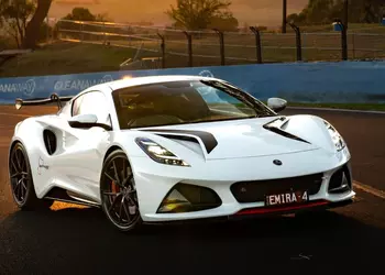 Самая мощная версия Lotus Emira раскрыла потенциал 4-цилиндрового двигателя Mercedes