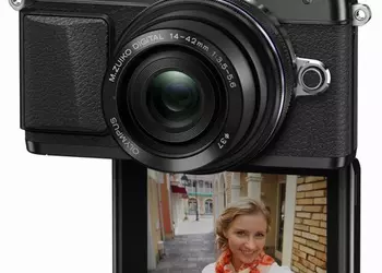 Беззеркальная камера Olympus PEN E-PL7 для страдающих селфиманией