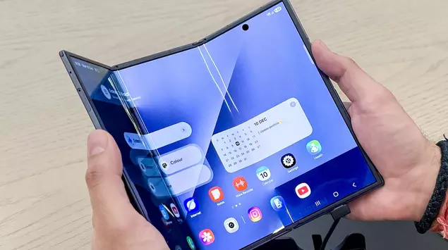 Samsung speeds up Galaxy Z TriFold ...