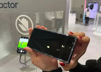 Складные смартфоны — это прошлый век: Samsung показала прототип гаджета с раздвижным экраном