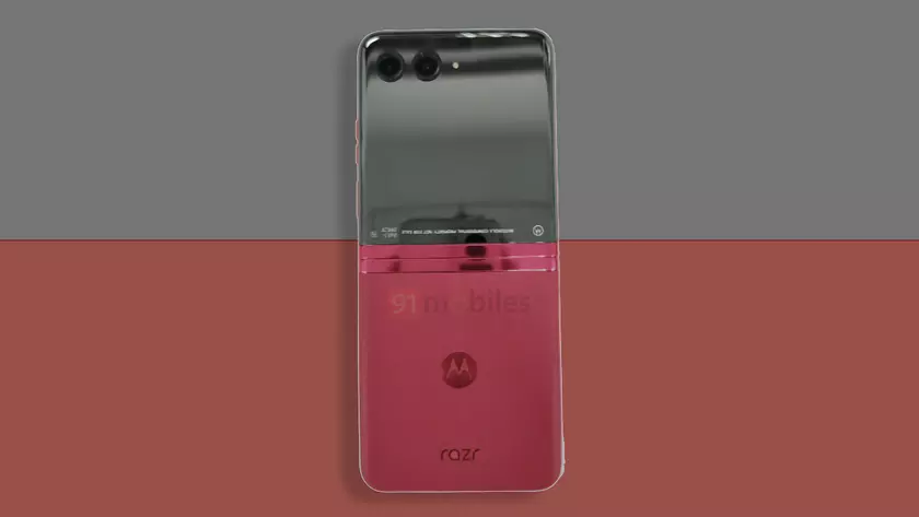 Раскладушка Motorola Razr 2023 появилась на фотографии