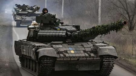 Ukrainas væpnede styrker viste frem moderniserte T-64BV-stridsvogner av 2022-modellen med nytt sikte, L3 Harris-radio, satellittnavigasjon og antiskokkgitter.