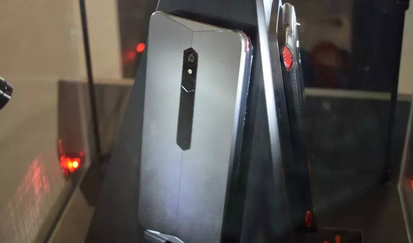 Nubia тизерит свой игровой смартфон Red Devil