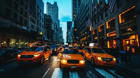 La città di New York autorizzerà la sperimentazione di taxi robotizzati con un operatore di sicurezza al volante