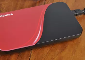 Toshiba анонсирует внешние HDD-накопители Stor.e Art