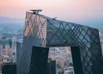 В Китае снизился спрос на iPhone: продажи падают четвертый месяц подряд