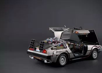 Индийский учитель потратил 11 лет на превращение Nissan Micra 1998 года в электромобиль на солнечной энергии