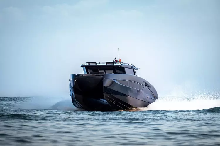 Brabus Ultima 55: когда тюнинга Mercedes становится мало и хочется на воду