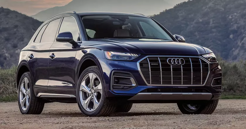 Обзор Audi Q5 2021 года в эксклюзивном цвете Navarra Blue