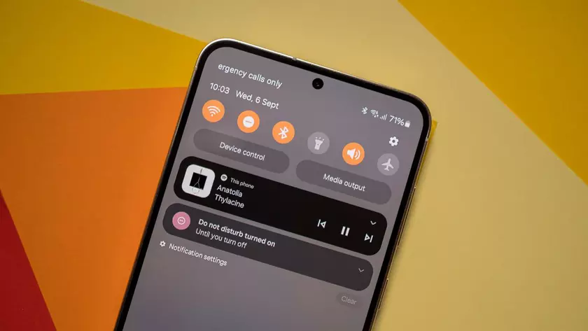 Samsung признает наличие ошибки в быстрой панели One UI 6.1 и обещает скорое исправление