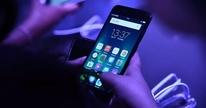 Vivo первым выпустит смартфон с экранным сканером отпечатков пальцев