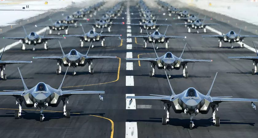 Истребители пятого поколения F-35 Lightning II, на которые будет потрачено $1,7 трлн, готовы летать только 55% времени