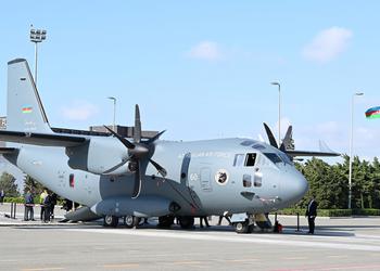 Leonardo передала армии Азербайджана первый военно-транспортный самолёт C-27J Spartan