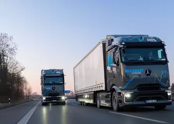 Mercedes-Benz Trucks испытывает мегаваттную зарядку на междугородних маршрутах