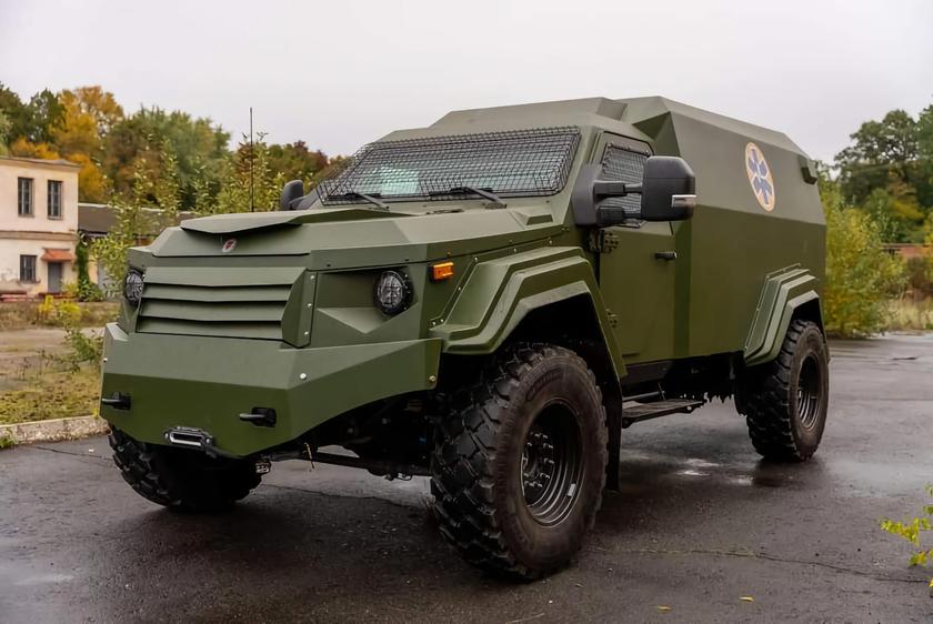 ВСУ получили бронированный автомобиль Gurkha для эвакуации раненых солдат, он построен на базе Ford F-550 Super Duty