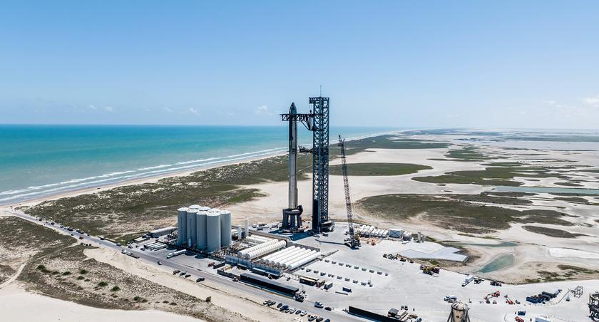140-метровый робот Mechazilla подготовил к пуску самую мощную в истории ракетную систему SpaceX Starship